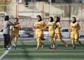 عکس| برگزاری لیگ فوتبال زنان در شرایط خاص!
