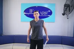 آسانی برای دیدار با خانواده ایران را ترک کرد