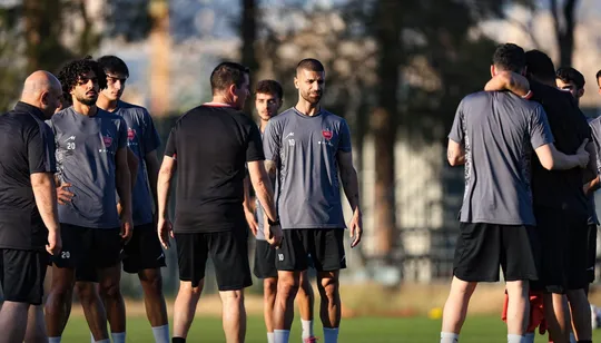 باشگاه پرسپولیس: مذاکرات با گزینه سرمربیگری در چارچوب منافع باشگاه دنبال می‌شود