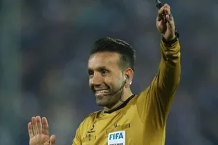 پرسپولیس با قضاوت داور جنجالی فصل را شروع می‌کند