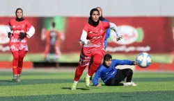 لیگ فوتبال زنان| مصاف دختران پرسپولیس و فولاد در نیمه‌نهایی
