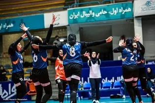 عکس| دغدغه‌های مادرانه سرمربی!