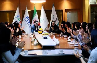 نشست صمیمی رئیس با دختران والیبال ایران/ قرارداد سرمربی تیم ملی زنان تمدید شد