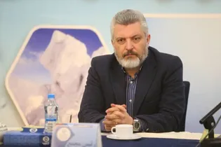 عزیزی‌پور رئیس کنفدراسیون اسکواش غرب آسیا شد
