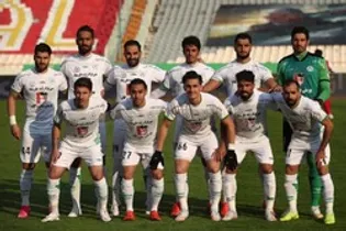 ذوب آهن 1400 را با برد آغاز کرد